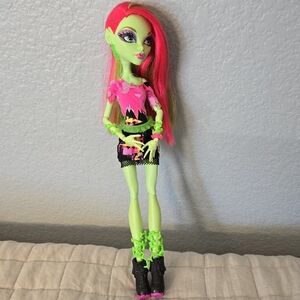 Monster High Venus McFlytrap Ghoul Spirit G1 Doll